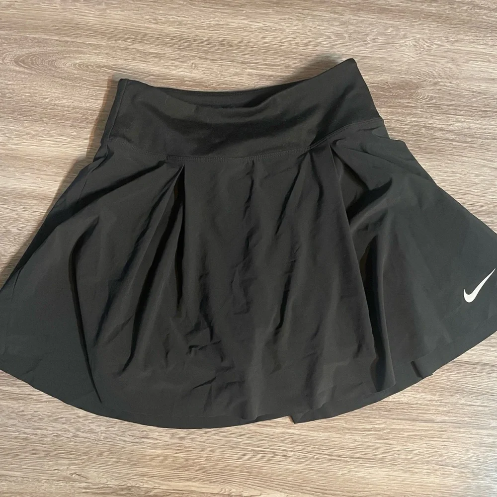Nike Women's Black Skater Skirt - Picture 1 of 3